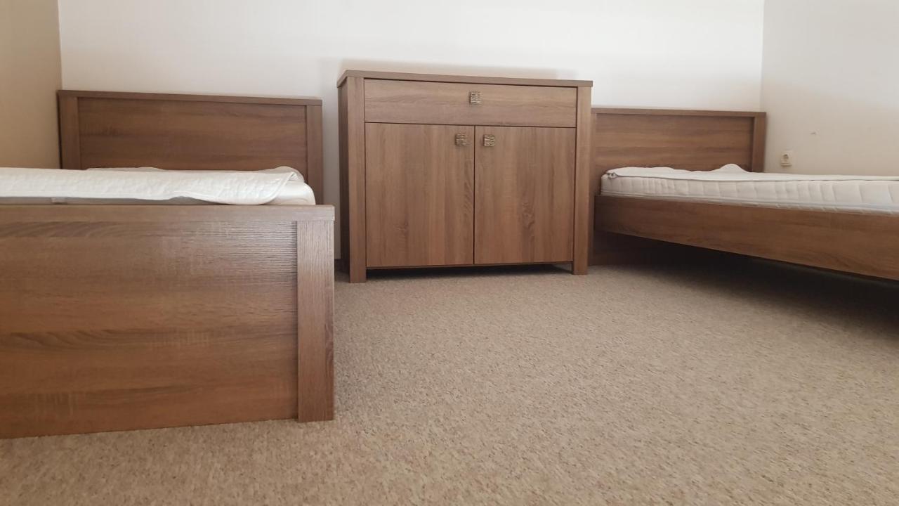 Vegvar Delux Apartman Дьюла Экстерьер фото