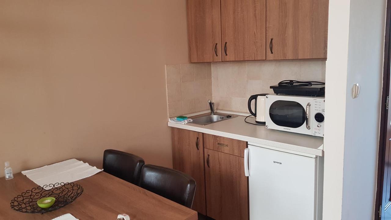 Vegvar Delux Apartman Дьюла Экстерьер фото