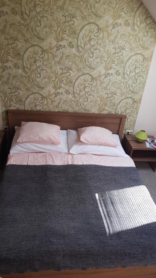 Vegvar Delux Apartman Дьюла Экстерьер фото