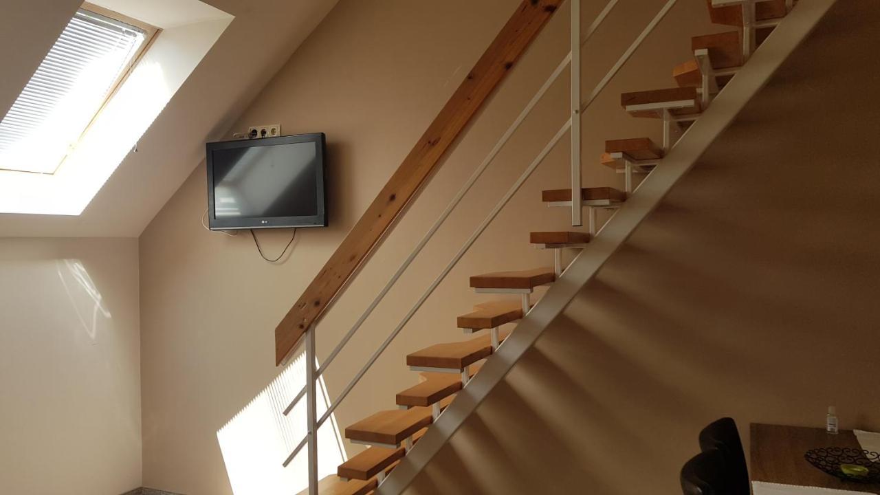 Vegvar Delux Apartman Дьюла Экстерьер фото