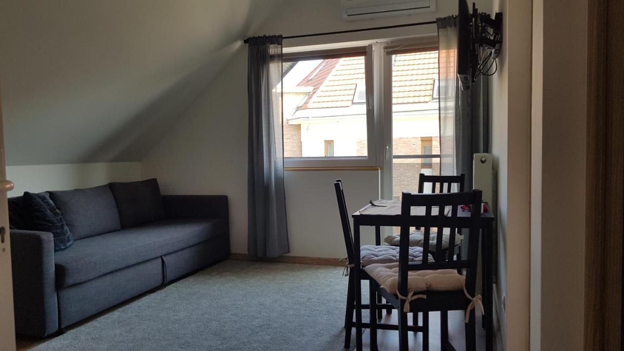 Vegvar Delux Apartman Дьюла Экстерьер фото
