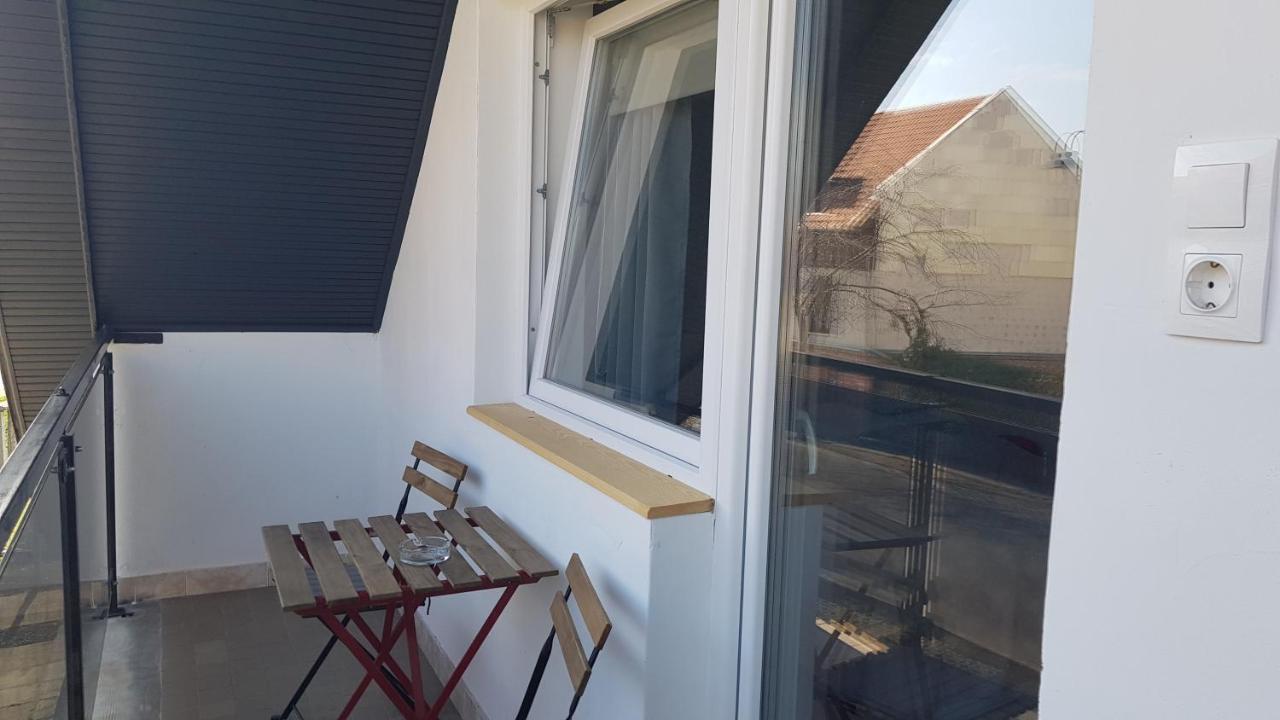 Vegvar Delux Apartman Дьюла Экстерьер фото