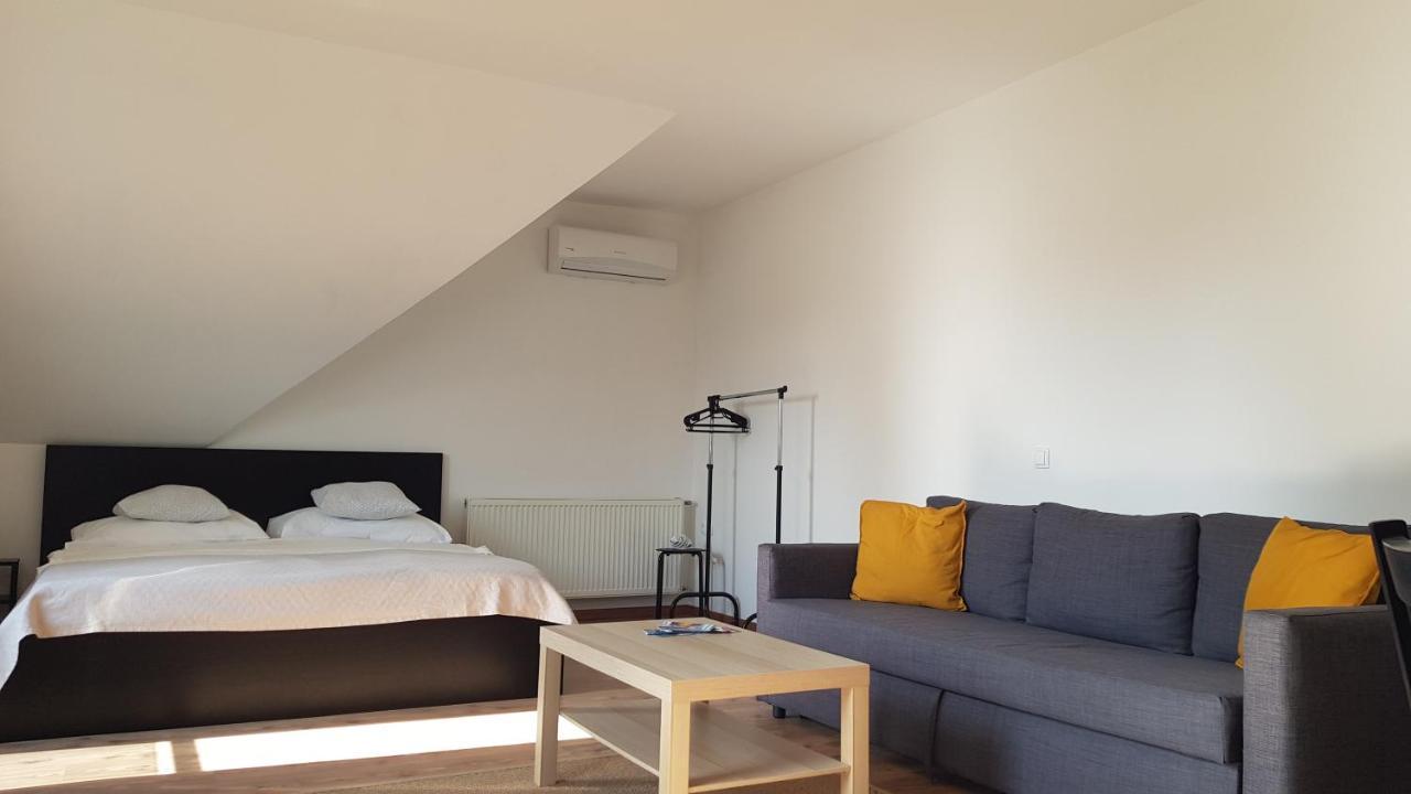 Vegvar Delux Apartman Дьюла Экстерьер фото
