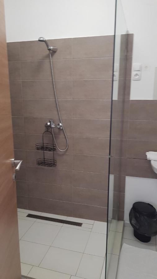 Vegvar Delux Apartman Дьюла Экстерьер фото